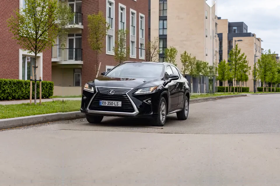 Lexus RX 350 — вид спереди в три четверти